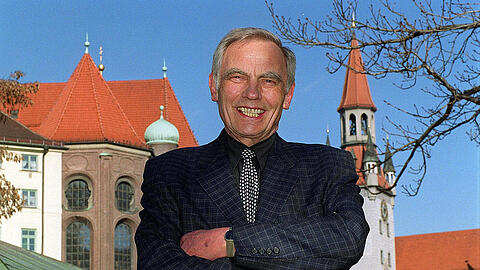 Alt-Oberbürgermeister Georg Kronawitter wird am Sonntag 85 Jahre alt. Bilder aus seinem Leben zum Durchklicken.