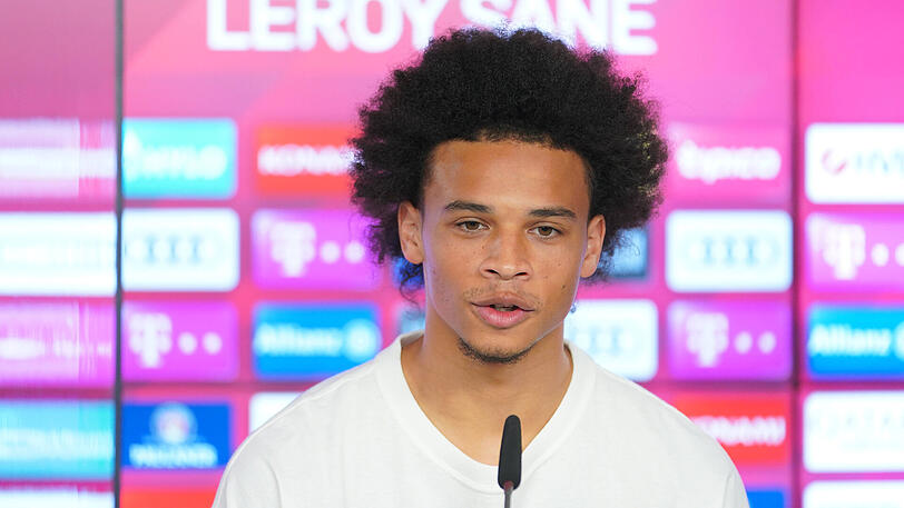 Leroy Sané bei seiner Vorstellungspressekonferenz an der Säbener Straße.