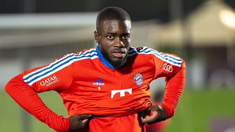 Dayot Upamecano vom FC Bayern München während einer Übungseinheit am frühen Abend im Aspira-Sportpark.