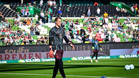 Manuel Neuer musste in Bremen nach dem Aufwärmen doch passen.
