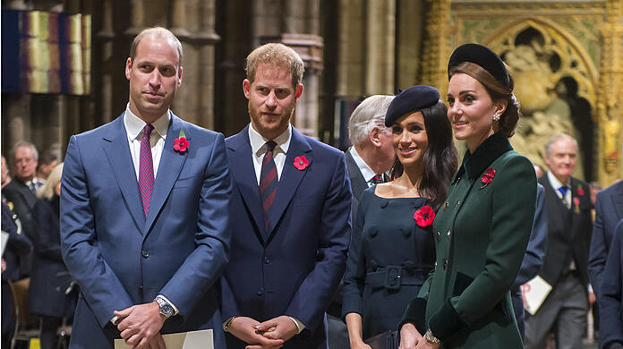 Die Brüder William (l.) und Harry mit Meghan (2.v.r.) und Kate.