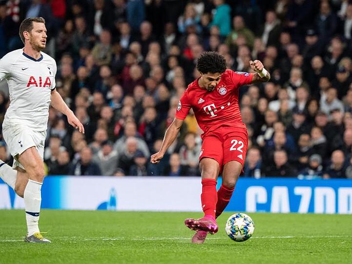 Serge Gnabry setzt zum Schuss an. Foto: Matthias Balk/dpa