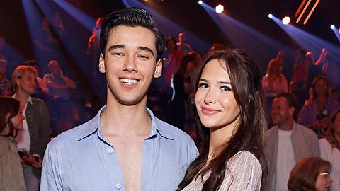 Am Rande von "Let's Dance" zeigte sich Diego Pooth auch stolz mit Freundin Louisa Büscher, die bisher nicht im Rampenlicht stand.