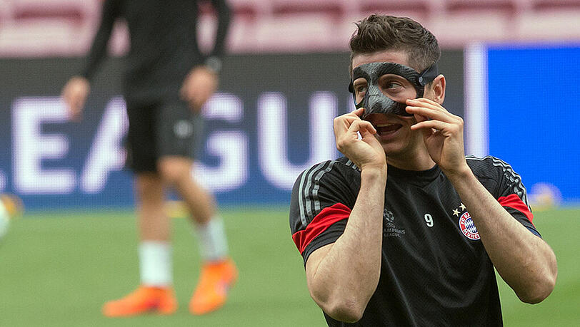 Trotz Maske! Lewandowski spielt Trotz Maske! Lewandowski spielt