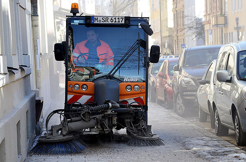 Wird in den nächsten Tagen wohl wieder öfter in München zu sehen sein: Ein Kehrfahrzeug der Stadtreinigung.