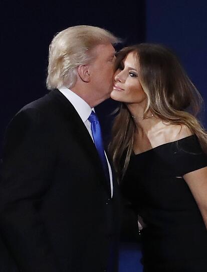 Enge Kleider und viel nackte Haut: Ex-Model Melania Trump ist keine gewöhnliche First Lady. Bilder von ihren öffentlichen Auftritten sehen Sie in unserer Bilderstrecke.