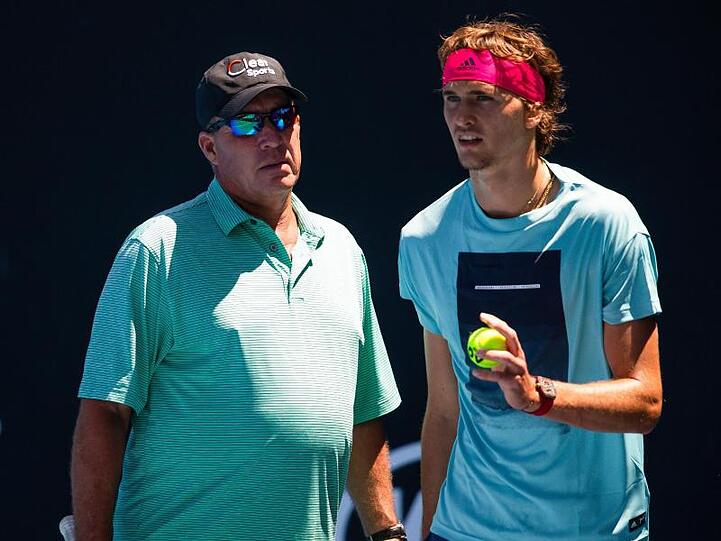Kein Favorit, kein Stress: Alexander Zverev (r) während des Trainings mit seinem Trainer Ivan Lendl.