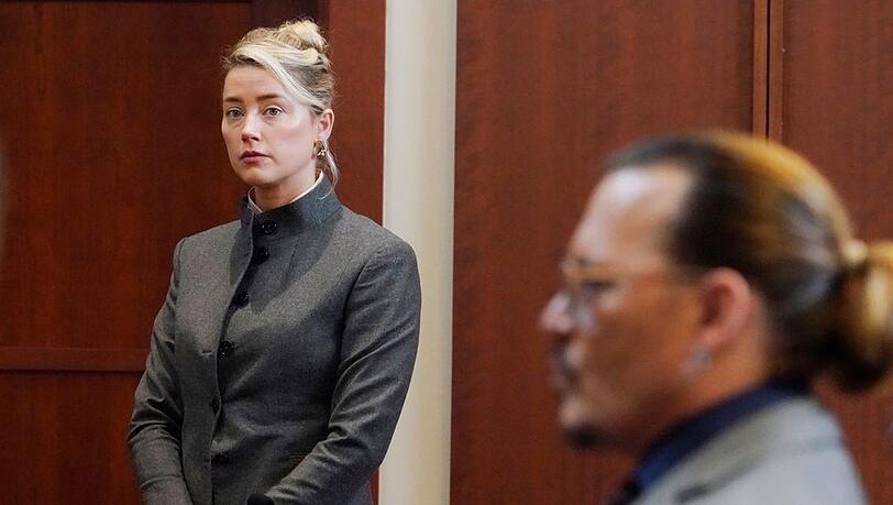 Amber Heard und Johnny Depp vor Gericht.
