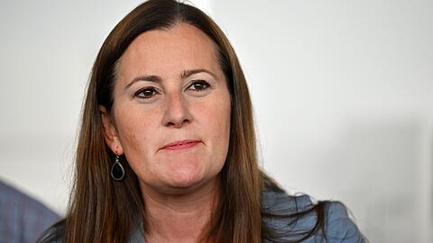 Auch angesichts des russischen Angriffskriegs gegen die Ukraine hält Linken-Chefin Janine Wissler die Forderung ihrer Partei nach einer Auflösung der Nato aufrecht.