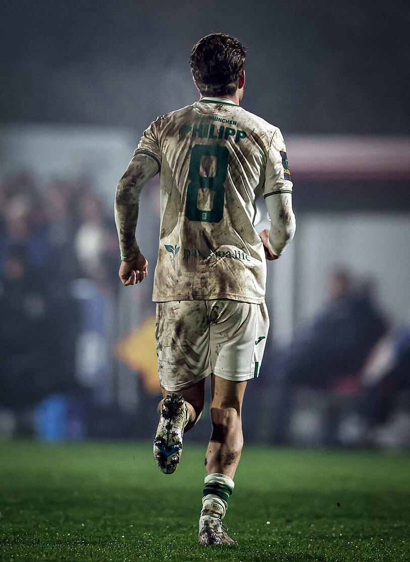 David Philipp mit dreckigem Trikot im Toto-Pokal in Aubstadt.