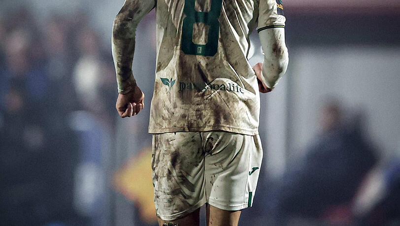 David Philipp mit dreckigem Trikot im Toto-Pokal in Aubstadt.