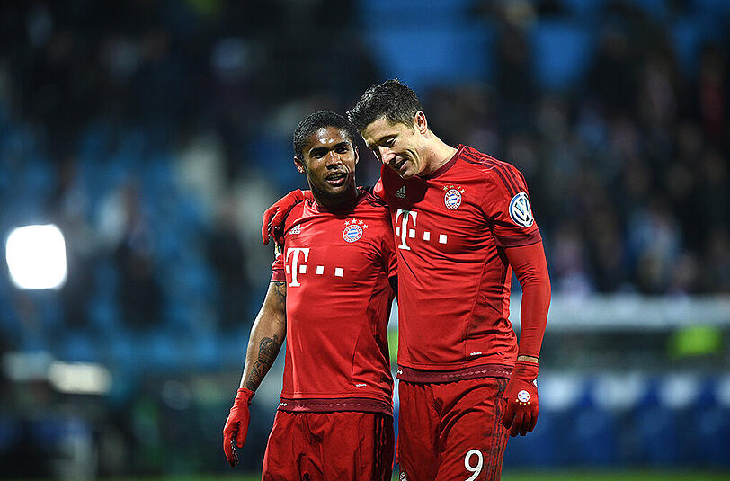 Douglas Costa spricht über seinen tollen Start bei den Bayern. Vor allem seine neuen Teamkollegen seien hilfreich gewesen beim Einstieg in München, so Costa.