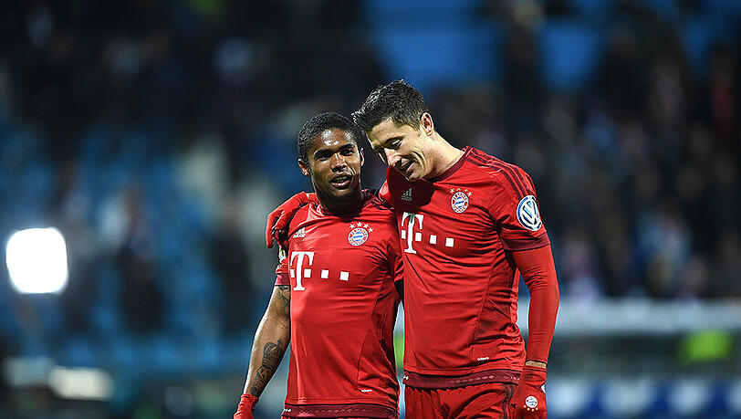 Douglas Costa spricht über seinen tollen Start bei den Bayern. Vor allem seine neuen Teamkollegen seien hilfreich gewesen beim Einstieg in München, so Costa. Douglas Costa spricht über seinen tollen Start bei den Bayern. Vor allem seine neuen Teamkollegen seien hilfreich gewesen beim Einstieg in München, so Costa.