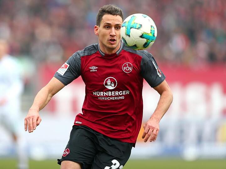 Georg Margreitter vom 1. FC Nürnberg, hier beim Spiel gegen die SpVgg Greuther Fürth. Foto: Daniel Karmann/Archiv