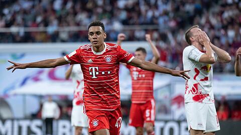 "Ich will mich weiterentwickeln, mehr Spielzeit kriegen, mehr Tore schießen", sagt Bayern-Star Jamal Musiala, der beim 5:3-Sieg im Supercup über RB Leipzig auch als Torschütze glänzt.