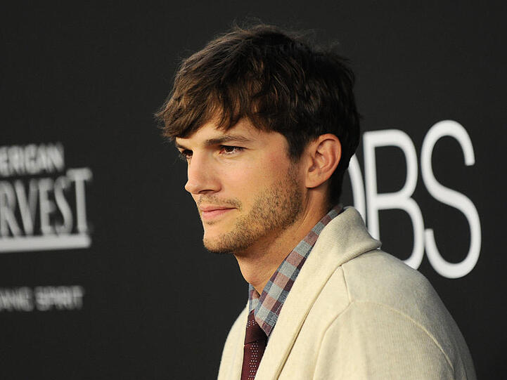 Ashton Kutcher ist froh darüber, nicht mehr Single zu sein