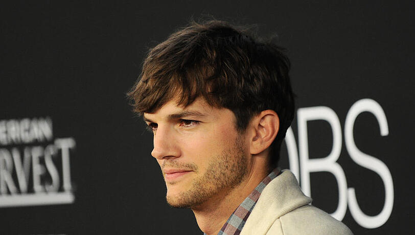 Ashton Kutcher ist froh darüber, nicht mehr Single zu sein Ashton Kutcher ist froh darüber, nicht mehr Single zu sein