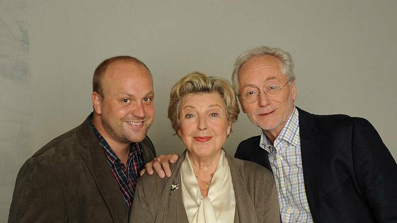 Die wohl bekannteste deutsche TV-Familie: Klaus (l.) und Hans Beimer nehmen Helga Beimer in ihre Mitte.
