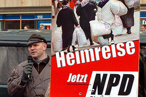 Der Rechtsextremist Thomas Wulff bei einer NPD-Demo in Kiel.