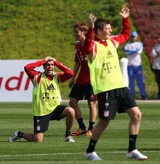 Auch Rafinha ist inzwischen in Doha angekommen. Am Donnerstag steht ein weiteres Testspiel auf dem Programm. Die Bilder von Tag 3 des Bayern-Trainingslagers.