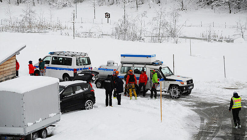Polizei und Bergwacht vor Ort am Kehlstein. Polizei und Bergwacht vor Ort am Kehlstein.
