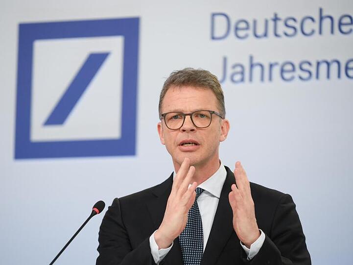 Christian Sewing, Vorstandsvorsitzender der Deutschen Bank, spricht während der Jahresmedienkonferenz in Frankfurt.