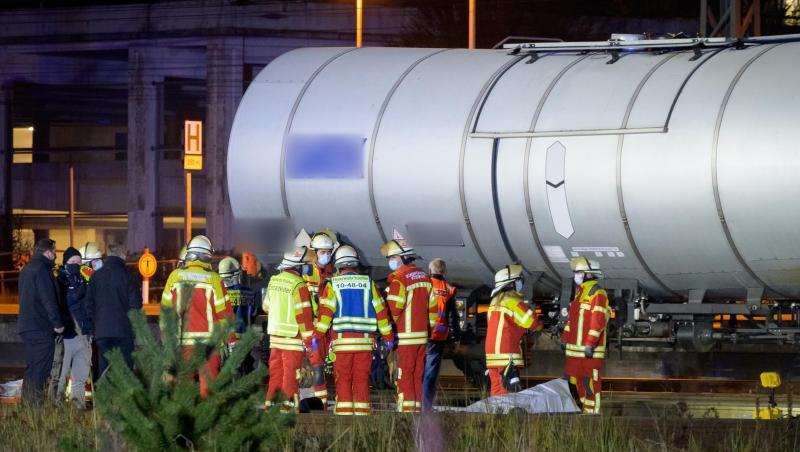 Einsatzkräfte am Unfallort in Itzehoe.