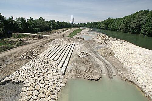 Richtig schön ist die neue Isar an der Wittelsbacher Brücke geworden. Nur eins fehlt noch zum vollkommenen Isar-Glück: ein Stadt-Strand.