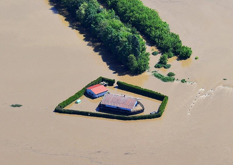 Die Jahrhundert-Flut: Die bewegenden Hochwasser-Bilder.