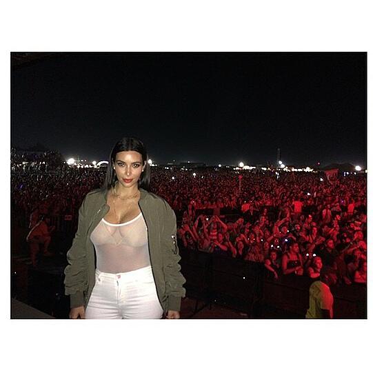Große Oberweite und großer Hintern: Eines der Markenzeichen von der frischgebackenen Mrs. West. Sehen Sie hier die Instagram-Bilder vom Booneroo Festival.
