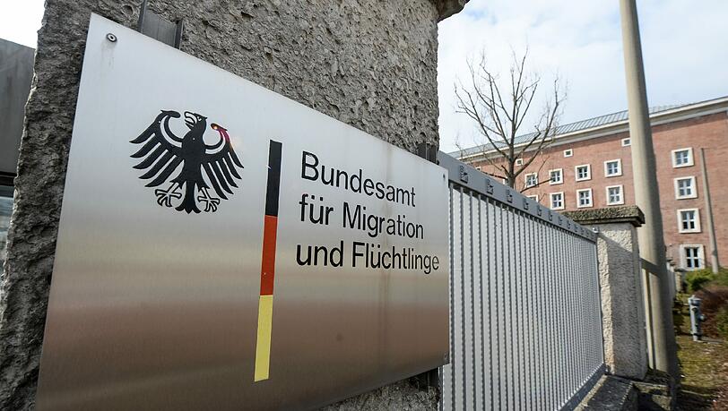 In diesem Jahr werden 300.000 bis 400.000 neue Flüchtlinge in Deutschland erwartet. Foto: Armin Weigel In diesem Jahr werden 300.000 bis 400.000 neue Flüchtlinge in Deutschland erwartet. Foto: Armin Weigel