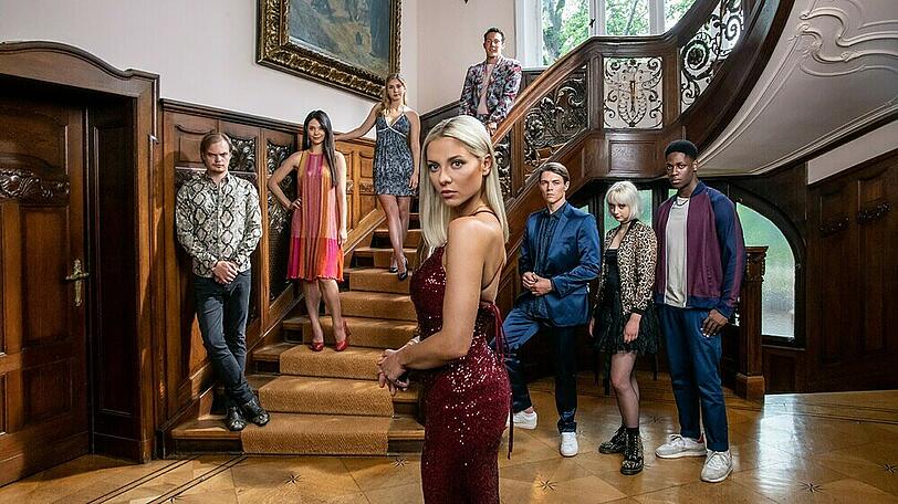 Der Cast um Valentina Pahde (Mitte) steht bereits fest