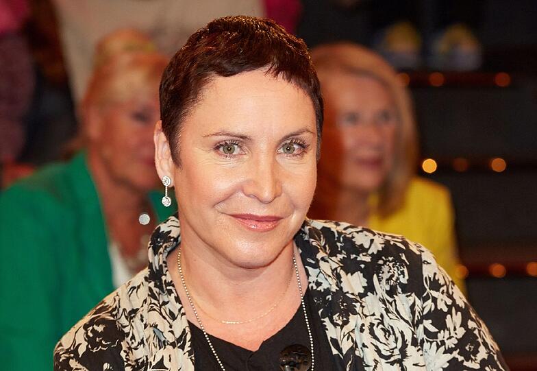 Liebe, Zärtlichkeit und Freundlichkeit &ndash; das hilft

Katerina Jacob (56), Schauspielerin
"Mein persönlicher Gesundheitstipp ist mehr Bewegung, gutes Essen, Alkohol nur in Maßen und Liebe, Zärtlichkeit und Freundlichkeit &ndash; das hilft."