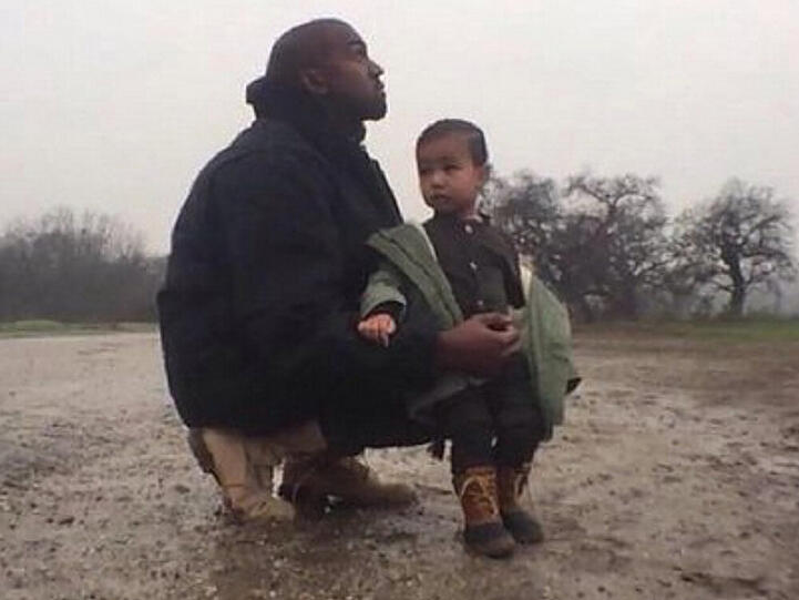 North mit ihrem Vater Kanye West im Clip zu "Ony One"