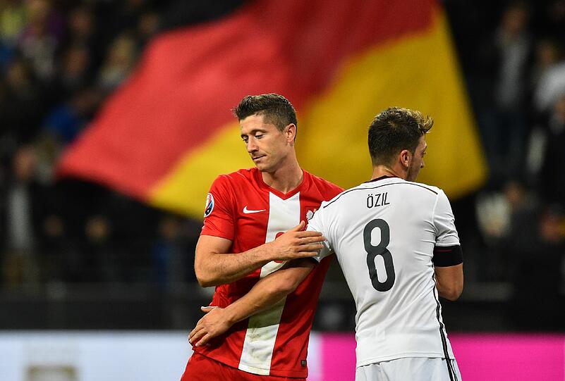 MESUT ÖZIL 	NOTE 4
Unter der Woche angeschlagen, im Spiel unauffällig. Fand nicht ins Spiel, außer bei Ecken kaum am Ball.