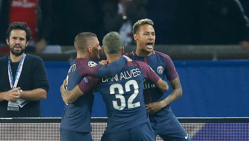 Über 400 Millionen Euro auf einem Foto (v.r.): Neymar und Kylian Mbappé, hier mit Dani Alves. Über 400 Millionen Euro auf einem Foto (v.r.): Neymar und Kylian Mbappé, hier mit Dani Alves.