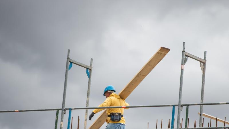 Etwa jeder fünfte Bauarbeiter in Deutschland wird nach dem branchenspezifischen Mindestlohn bezahlt. Etwa jeder fünfte Bauarbeiter in Deutschland wird nach dem branchenspezifischen Mindestlohn bezahlt.