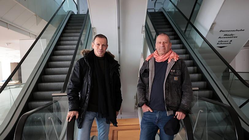 Michi Kern (r.) ist beim Fat Cat am Gasteig ausgestiegen, damit er sich um das "Lovecraft" am Stachus konzentrieren kann. Besitzer Michael Zechbauer (l.) hat Kern ins Boot geholt. (Archiv) Michi Kern (r.) ist beim Fat Cat am Gasteig ausgestiegen, damit er sich um das "Lovecraft" am Stachus konzentrieren kann. Besitzer Michael Zechbauer (l.) hat Kern ins Boot geholt. (Archiv)