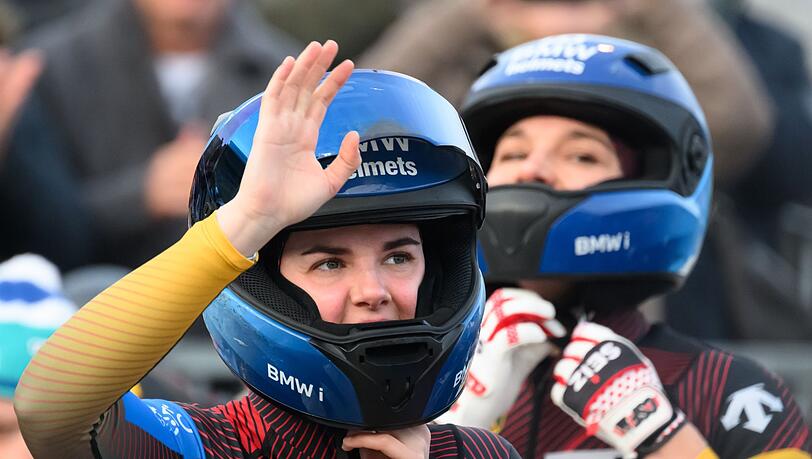 Siegte beim Weltcupfinale in Lake Placid: Bob-Pilotin Kim Kalicki (l) und ihre Anschieberin Leonie Fiebig.