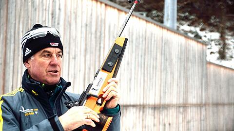 In Ruhpolding können Biathlon-Neulinge mit Legende Fritz Fischer auf Scheibenjagd gehen.
