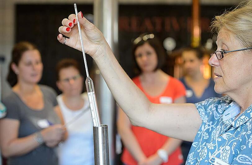 "Brauen, nur für Frauen!": Die Bilder vom speziellen Bierbrau-Seminar in Unterfranken.