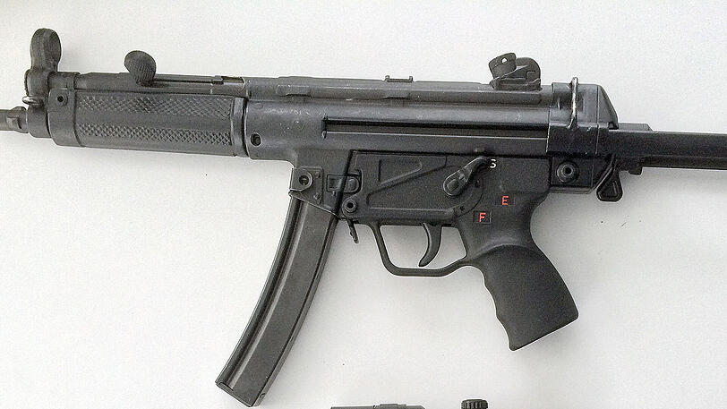 Der 18-Jährige wollte sich eine Maschinenpistole kaufen - er wurde festgenommen. (Symbolbild)