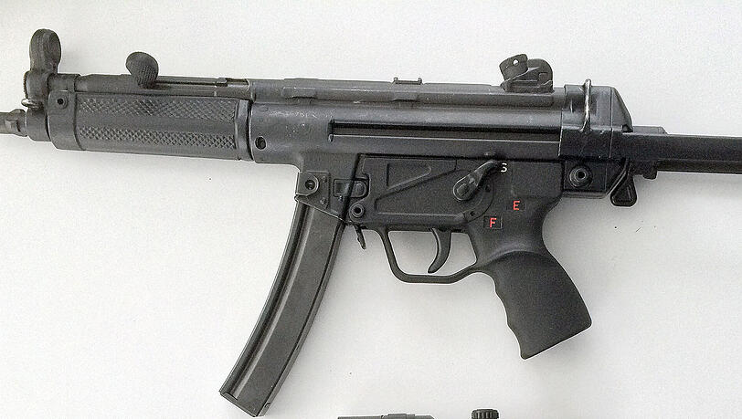 Der 18-Jährige wollte sich eine Maschinenpistole kaufen - er wurde festgenommen. (Symbolbild) Der 18-Jährige wollte sich eine Maschinenpistole kaufen - er wurde festgenommen. (Symbolbild)