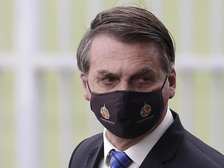 Brasiliens Präsident Jair Bolsonaro ist weiter mit dem Coronavirus infiziert.