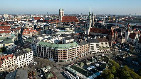 Bis Ende 2023 will Kustermann Solaranlagen auf seinen drei Dächern anbringen.