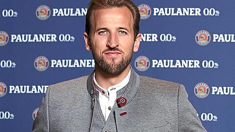 Fesch in Lederhosn: Harry Kane (r.) zählt zu den Gewinnern beim FC Bayern zum Saisonstart. De Ligt und Laimer (v.l.) müssen sich steigern, Goretzka und Upamecano können zufrieden sein.  Fotos: sampics/AK, imago (3)