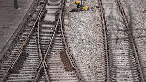 Die Bahn rechnet wegen der Wetterlage mit Einschr&auml;nkungen. (Archivbild)