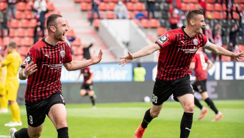 Stefan Kutschke (r) und Torschütze Fatih Kaya von Ingolstadt jubeln über den Treffer zum 2:0. Stefan Kutschke (r) und Torschütze Fatih Kaya von Ingolstadt jubeln über den Treffer zum 2:0.