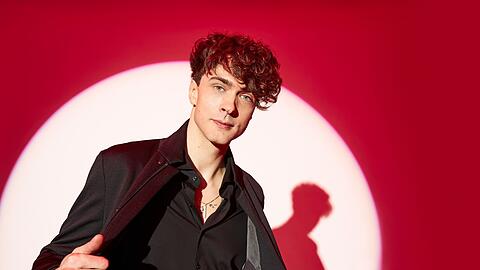 Mentalist Timon Krause ist Kandidat bei "Let's Dance" 2023.