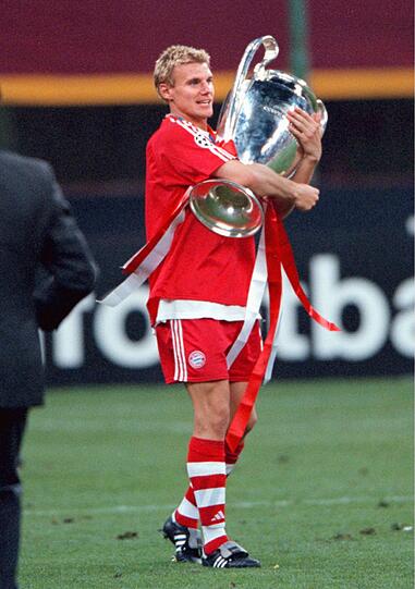 Alexander Zickler schoss in 214 Spielen insgesamt 51 Tore. Sein größter Erfolg ist sicher der Champions League Sieg 2001.
